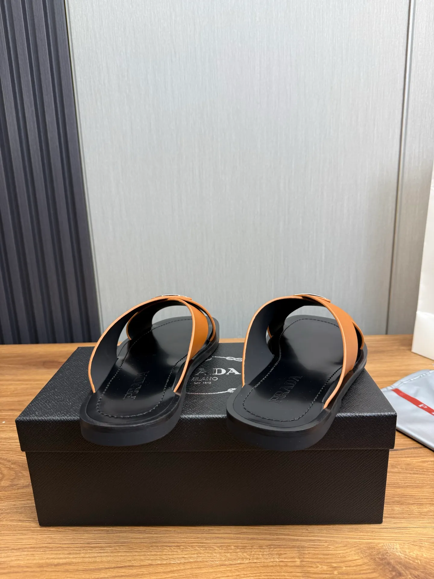 Factory price 340💰 ＰＲＡＤＡPrada - popular men's slippers hot sale 🔥 🩴Official website one to one production 38-45 sizes 45 46 🉑️Customized!